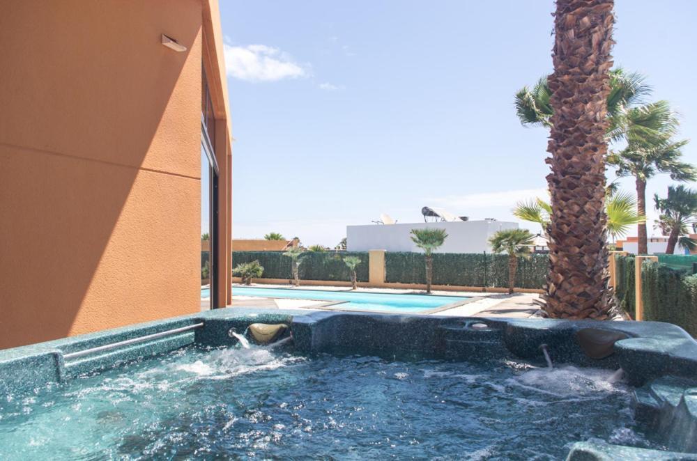 Villa La Marosca - Jacuzzi, Private Pool, 3 Bedrooms Caleta De Fuste Bagian luar foto