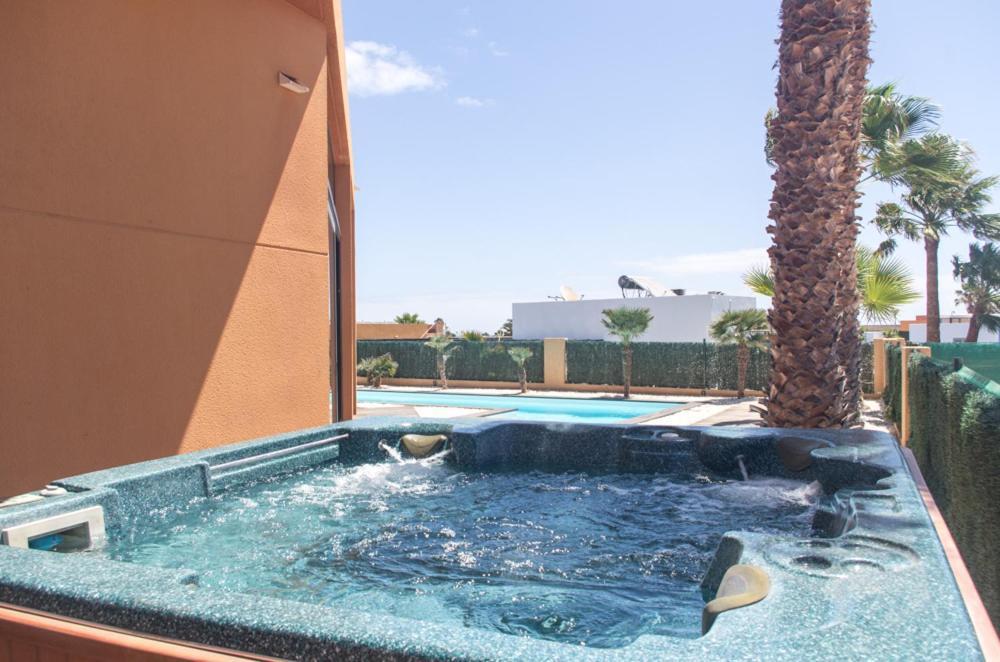 Villa La Marosca - Jacuzzi, Private Pool, 3 Bedrooms Caleta De Fuste Bagian luar foto